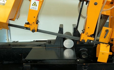 民众镇数控带锯床自动送料精度会出现偏差吗？